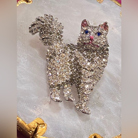 Jewelry - Crystal Persian Cat Costume Brooch #7682
